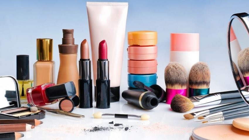 Top 5 Best Makeup Products for Older Women 2020
